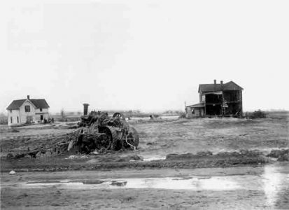 Franklin Flood of 1913: Case, Reeves, Huber and Baker Engines During Disaster Image